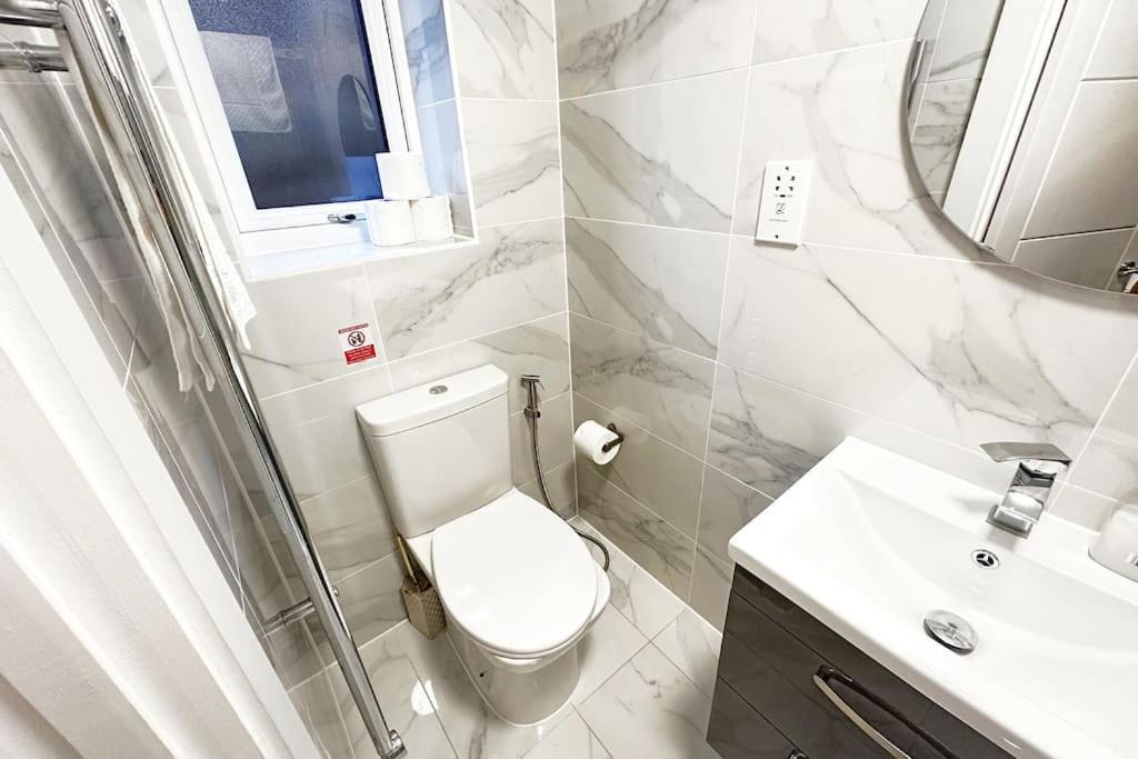 Walnut Flats-F2, 3-Bedroom With Garden & Patio - Ac, Parking, Netflix, Wifi - Close To Oxford, Bicester & Blenheim Palace Exterior foto